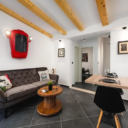 Apartment Urban Black